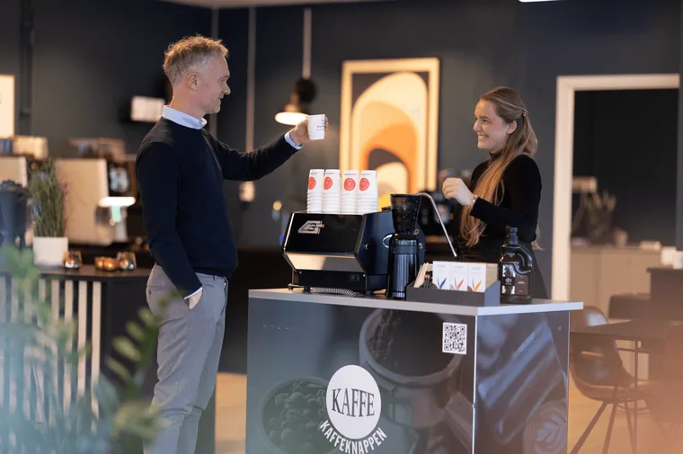 Mobil barista fra Kaffeknappen på bedriftsarrangement